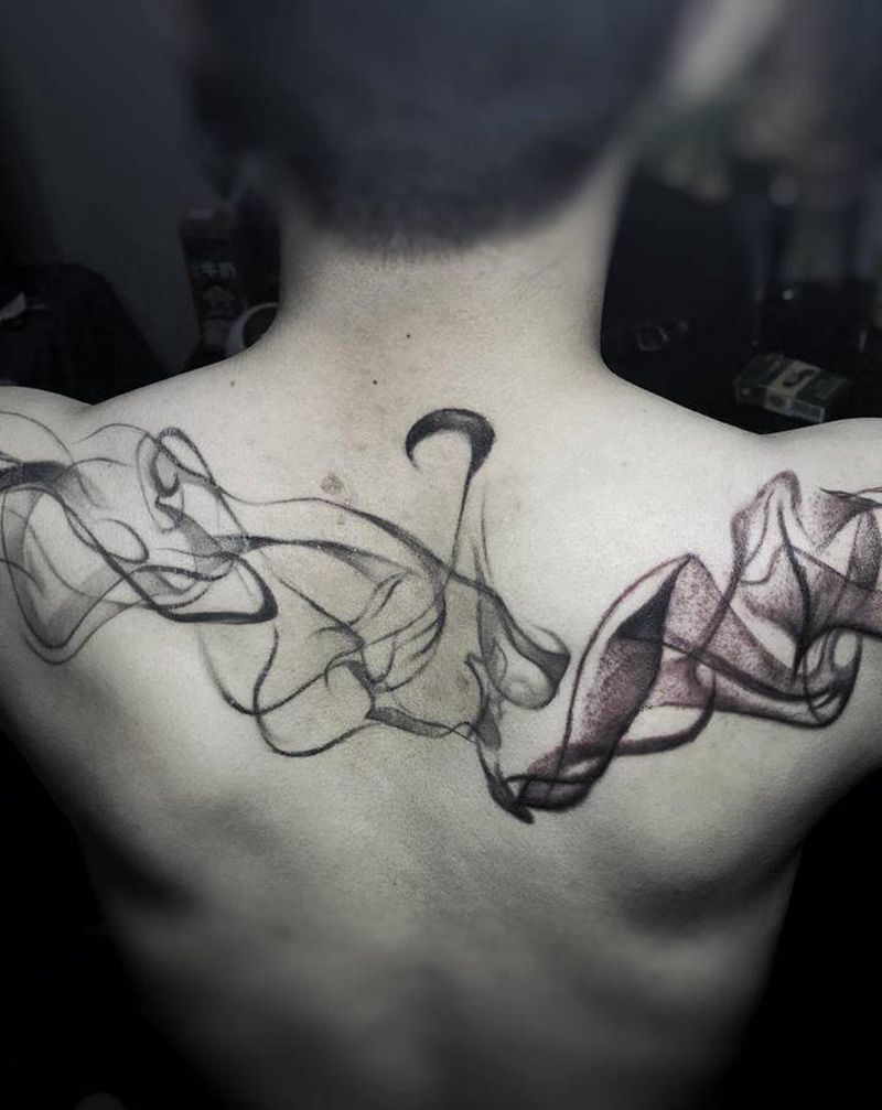 烟雾纹身图片_手臂背部水墨烟雾花背纹身图案