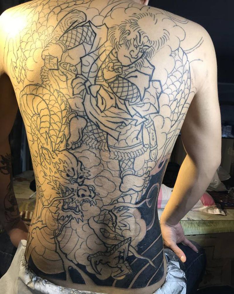 满背进度纹身图片_背部纹身图案