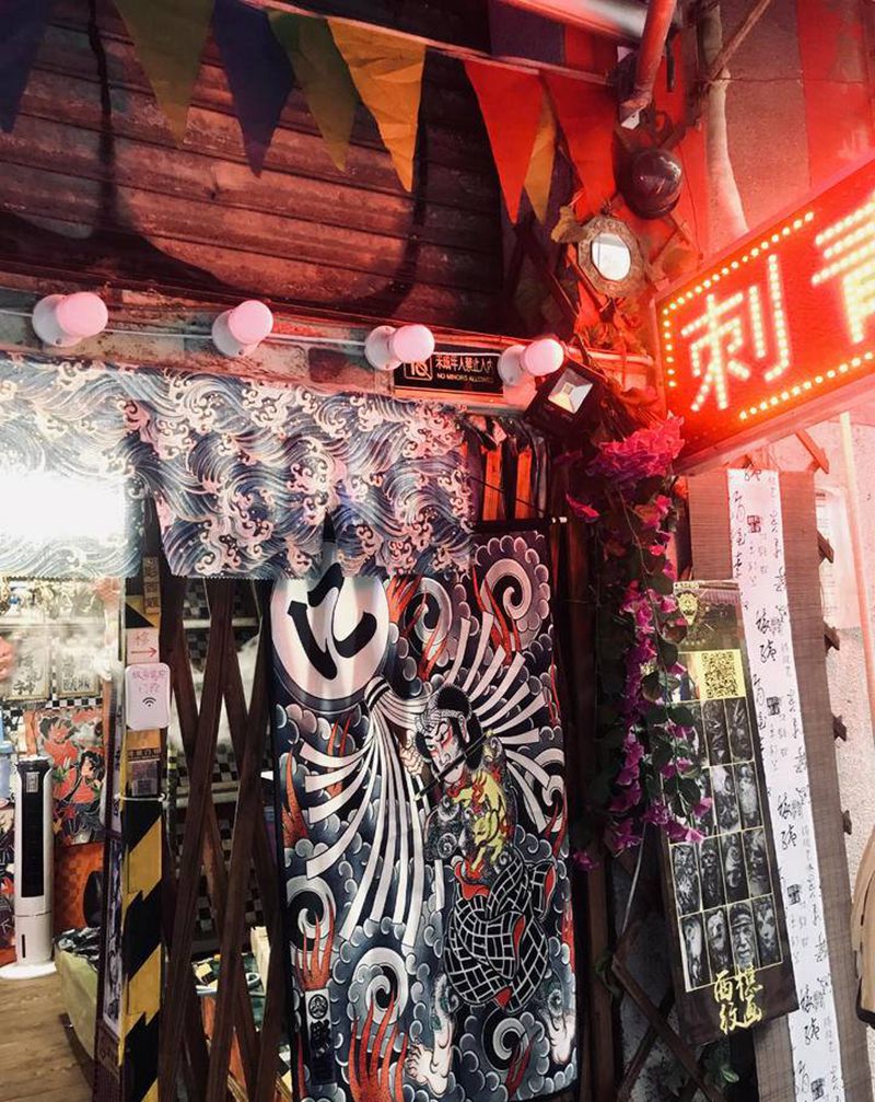 撑伞纹身图片_手臂纹身图案