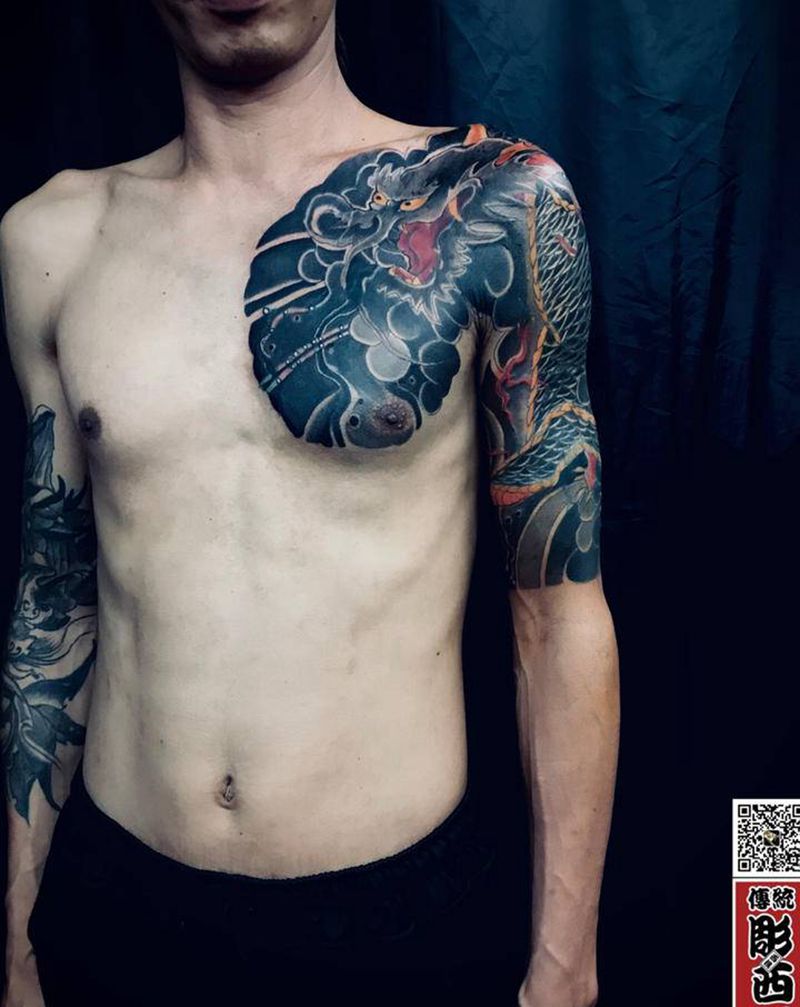 过肩龙半胛遮盖纹身图片_胸部手臂纹身图案