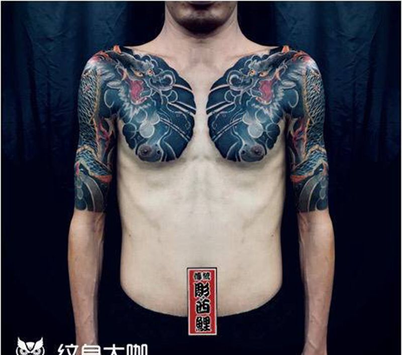 过肩龙纹身图片_手臂胸部纹身图案