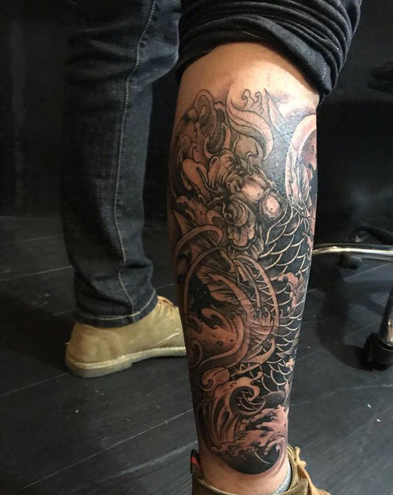 鲤鱼纹身图片_腿部新传统纹身图案