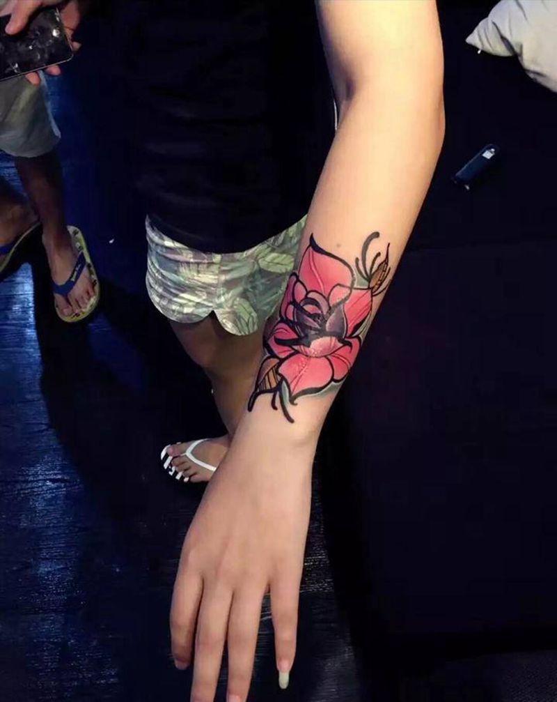 花纹身图片_手臂手部New School纹身图案