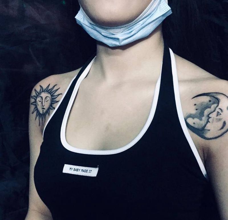 日月纹身图片_肩部纹身图案