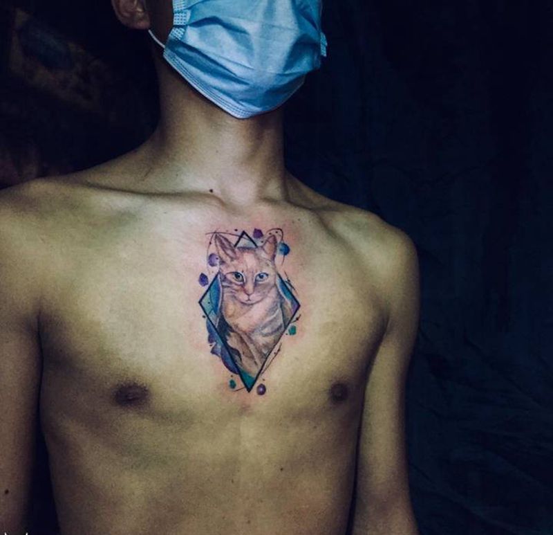 猫纹身图片_胸部纹身图案