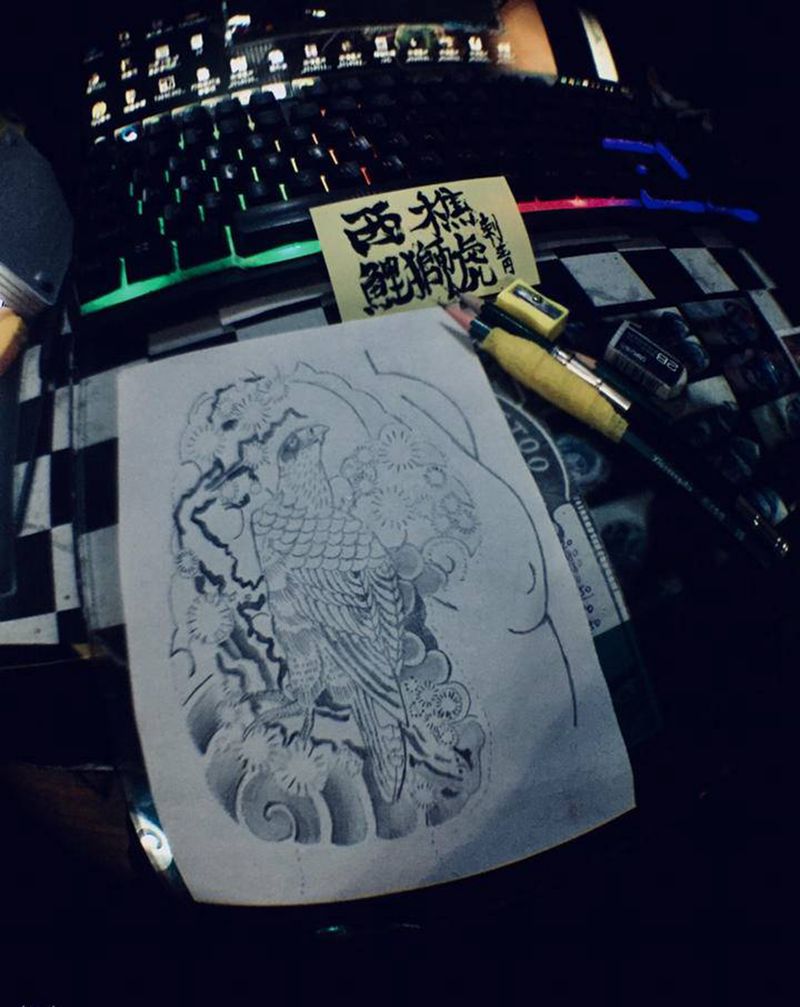 未完纹身图片_胸部手臂纹身图案