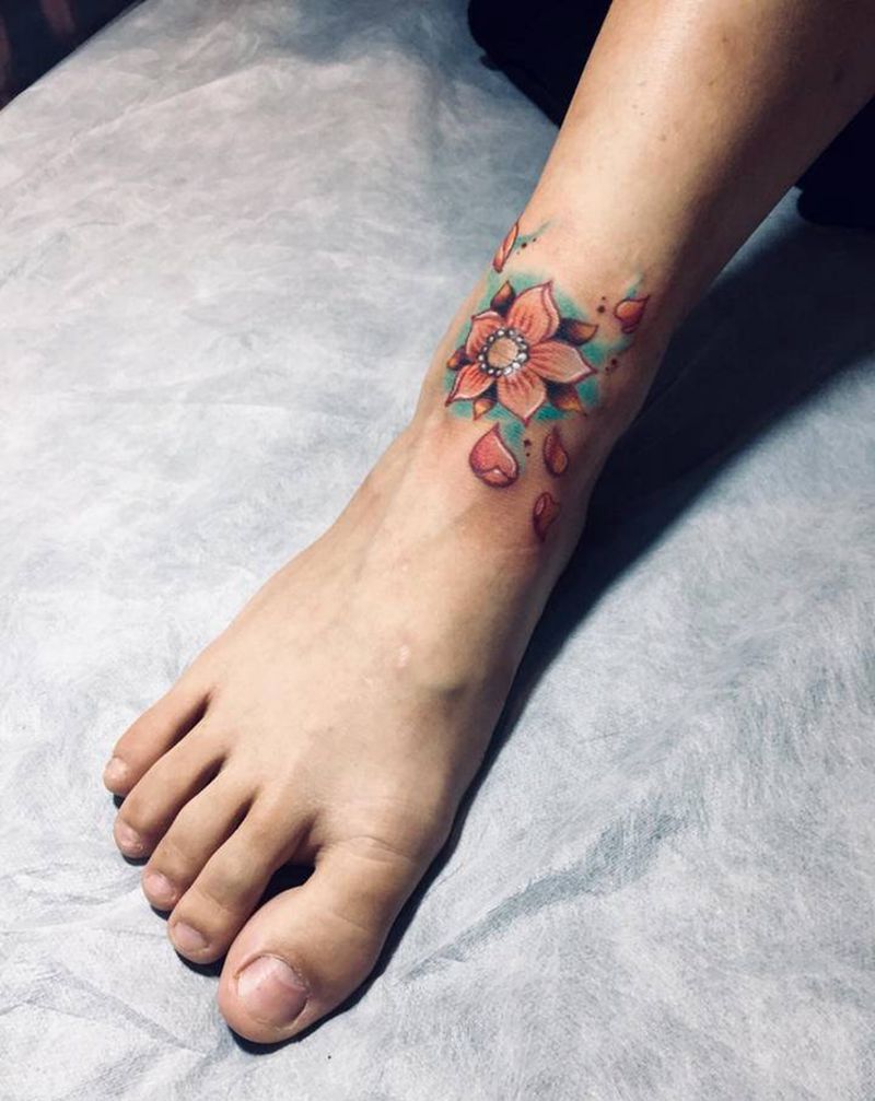 脚踝遮盖纹身图片_脚部纹身图案