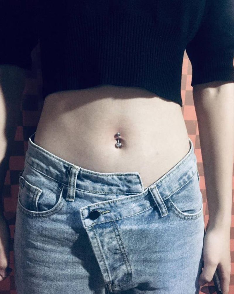 肚脐钉纹身图片_腹部纹身图案