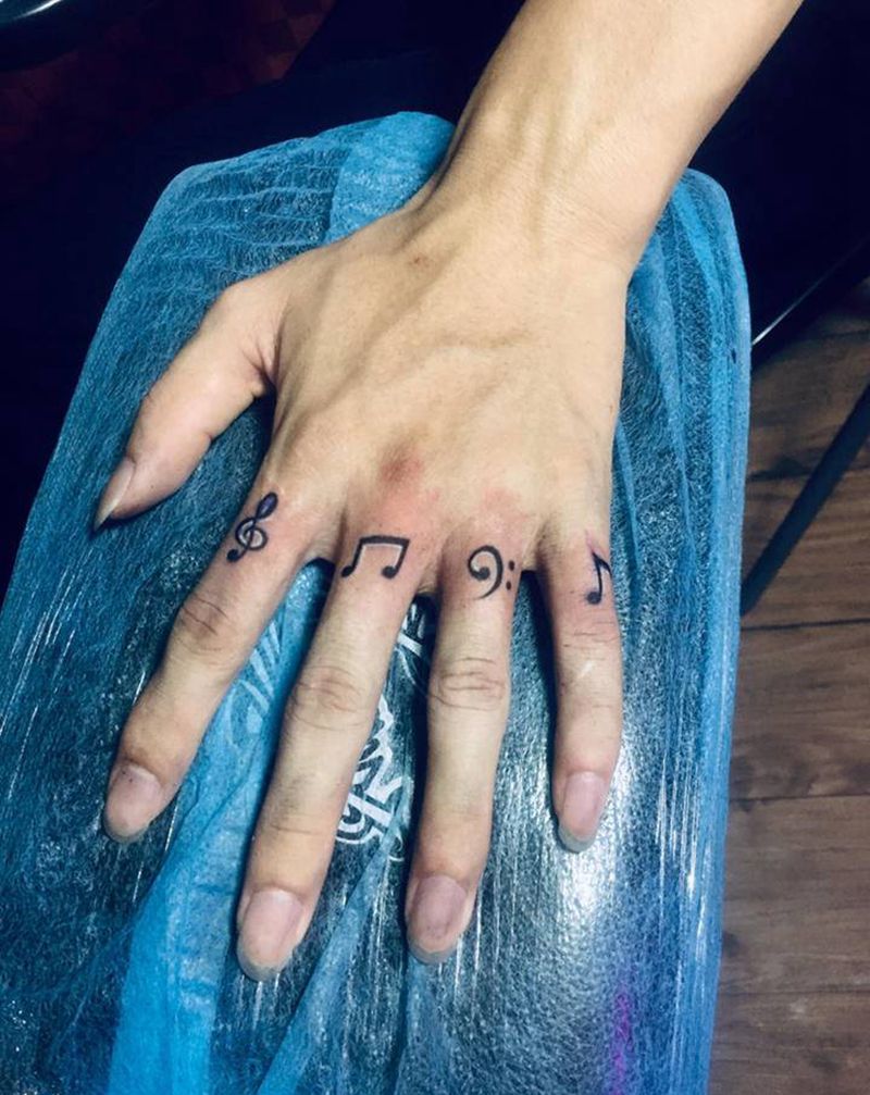 手指音符纹身图片_手部纹身图案