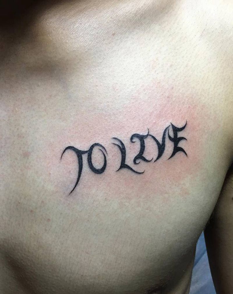 小清新字母纹身图片_胸部花体字纹身图案