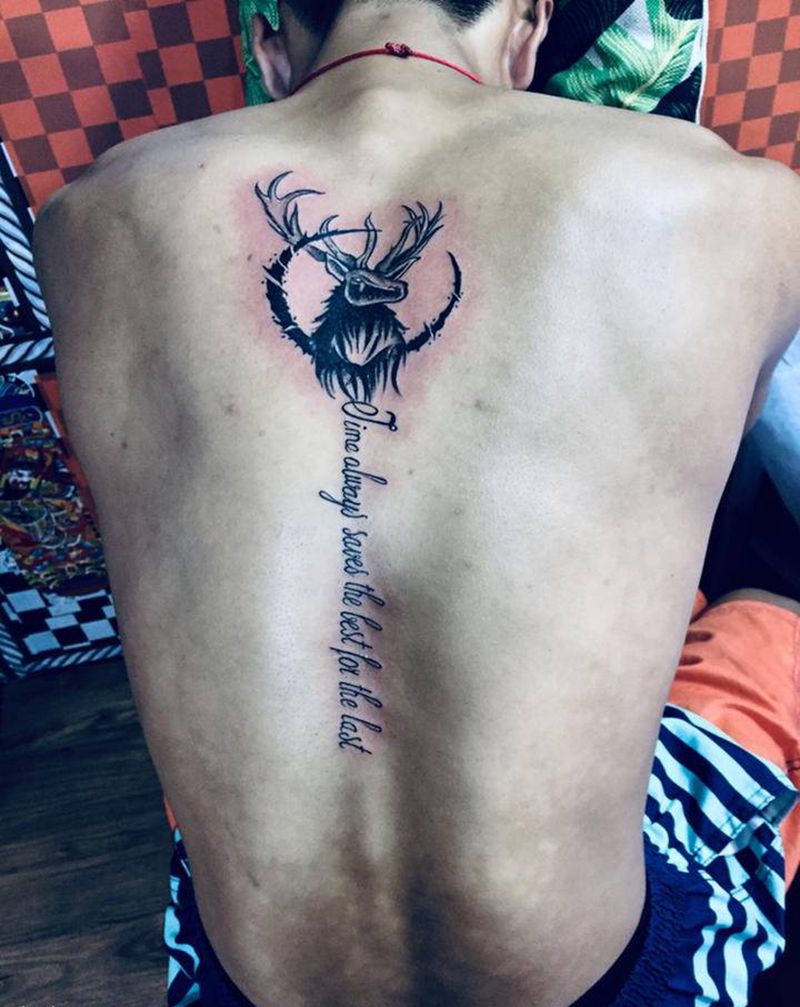 鹿头 英文纹身图片_背部纹身图案