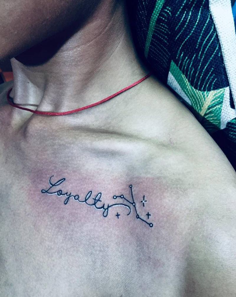 锁骨英文纹身图片_肩部纹身图案