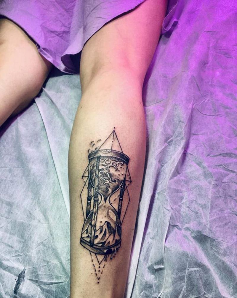 沙漏纹身图片_腿部纹身图案