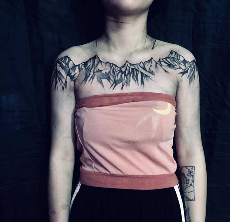 美女花胸山未完成待继续纹身图片_胸部纹身图案