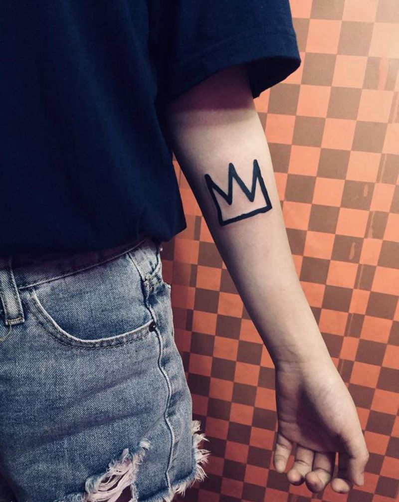 皇冠纹身图片_手臂纹身图案