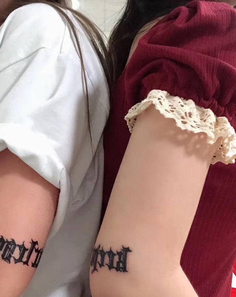 花体字纹身图片_手臂花体字纹身图案