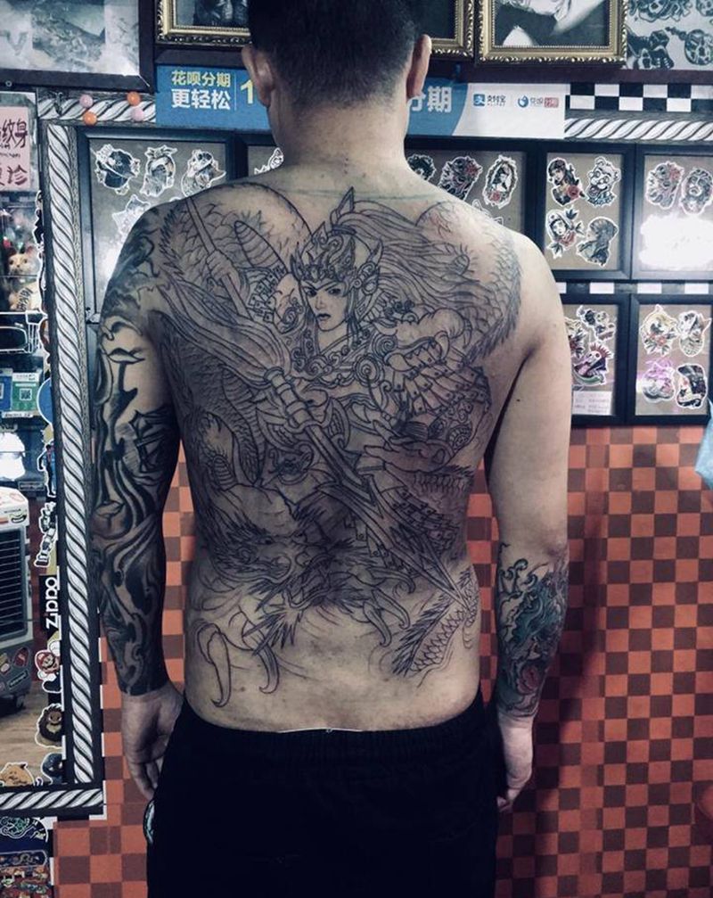 赵云纹身图片_背部纹身图案