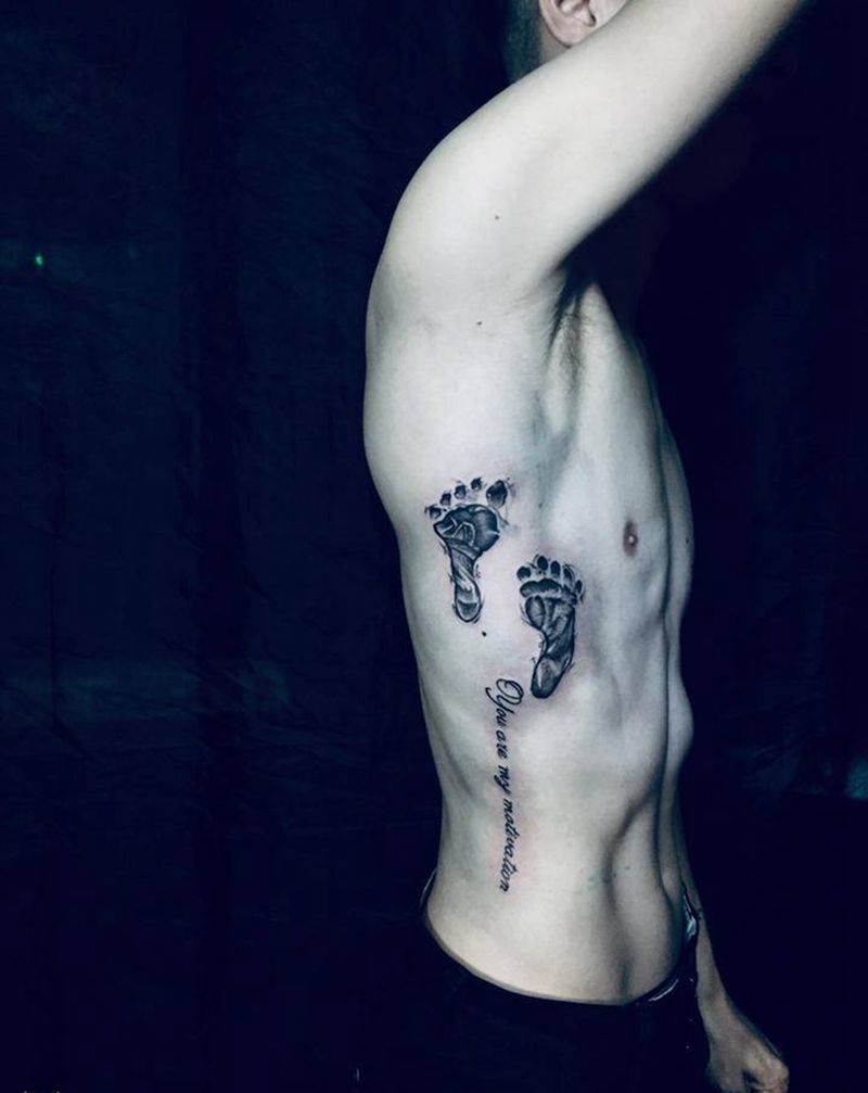 脚印纹身图片_腰部纹身图案