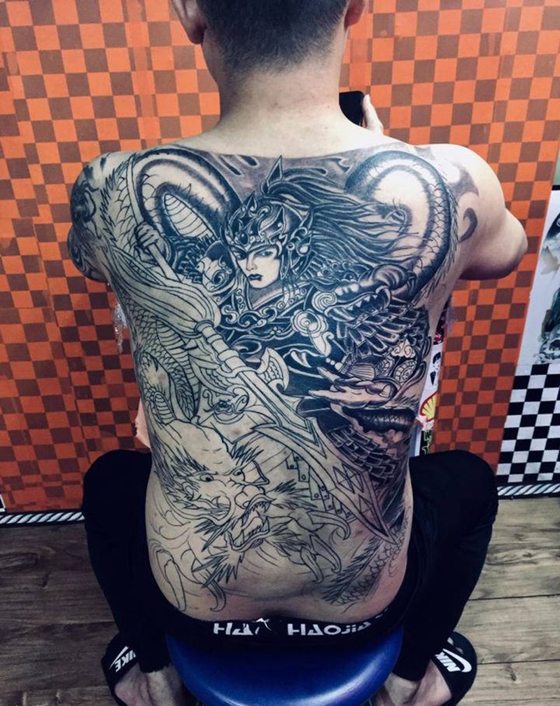 满背韦完待继续纹身图片_背部纹身图案