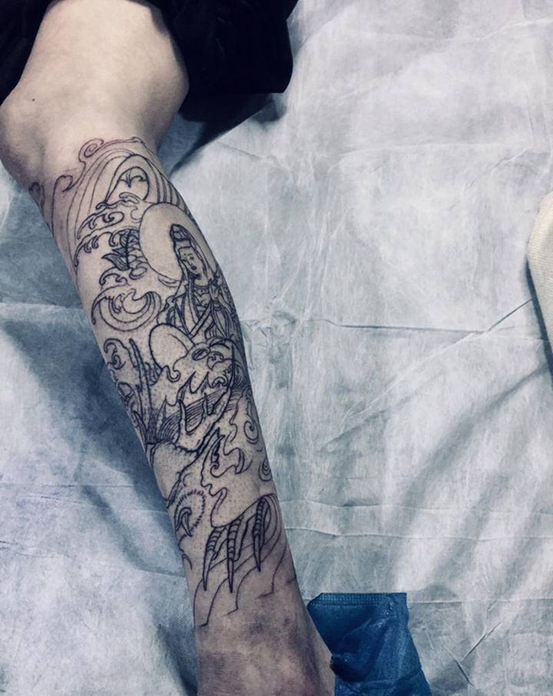 包小腿线条纹身图片_腿部纹身图案