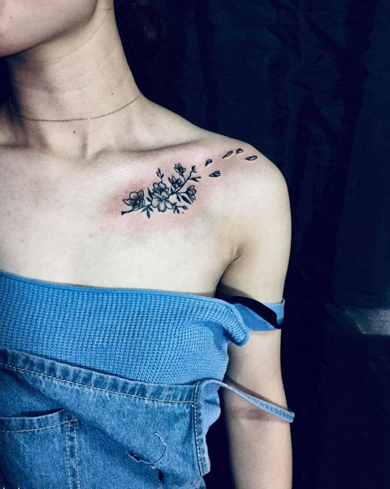 锁骨花纹身图片_肩部纹身图案