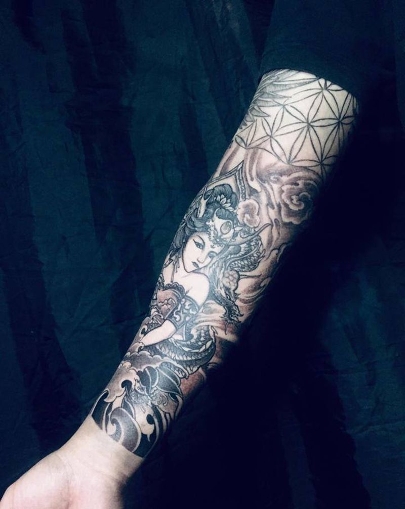 包小臂龙女纹身图片_手臂纹身图案