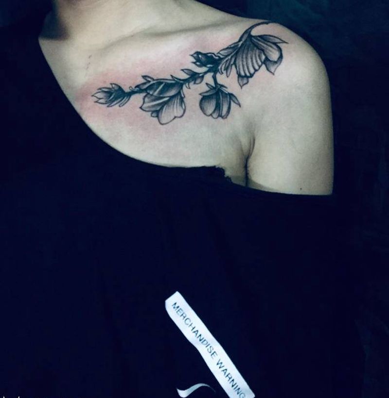 素花遮盖纹身图片_肩部纹身图案