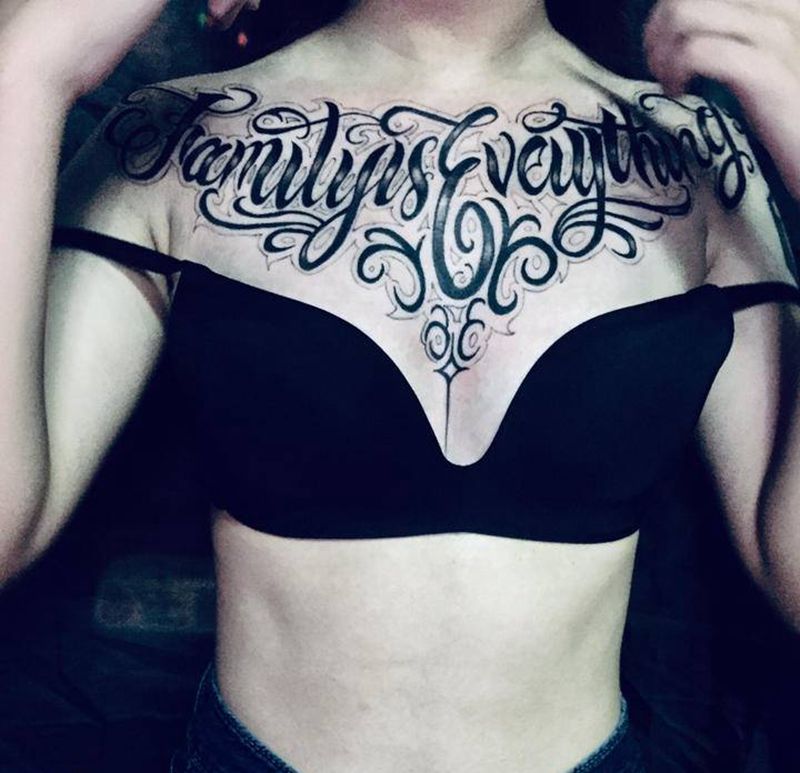 奇卡诺花胸纹身图片_胸部纹身图案