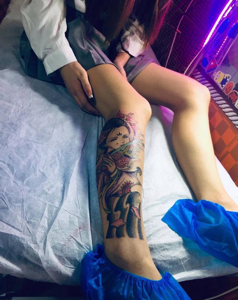 小腿美女恢复一个月纹身图片_腿部纹身图案