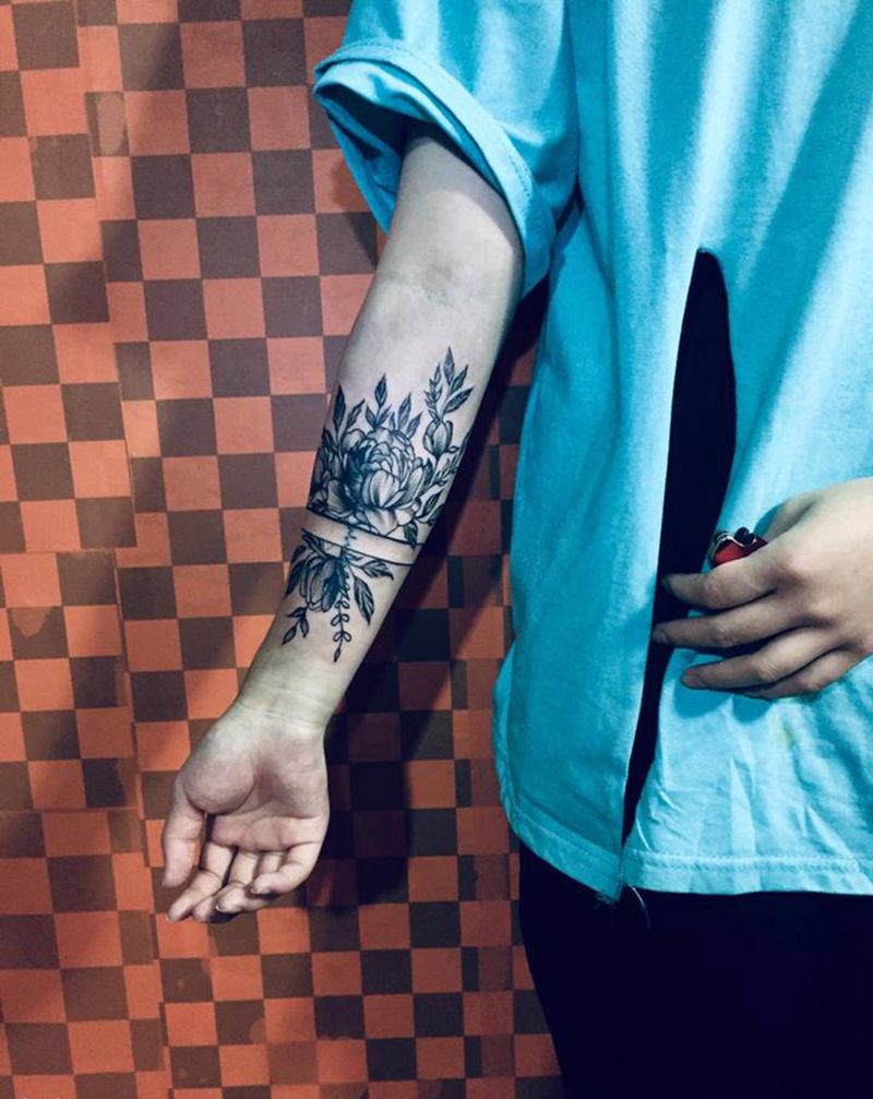 遮盖素花纹身图片_手臂纹身图案