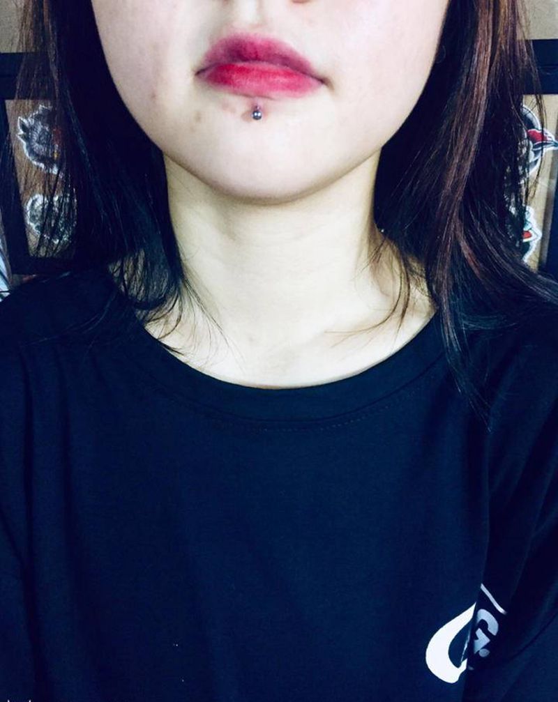 唇钉纹身图片_手臂纹身图案