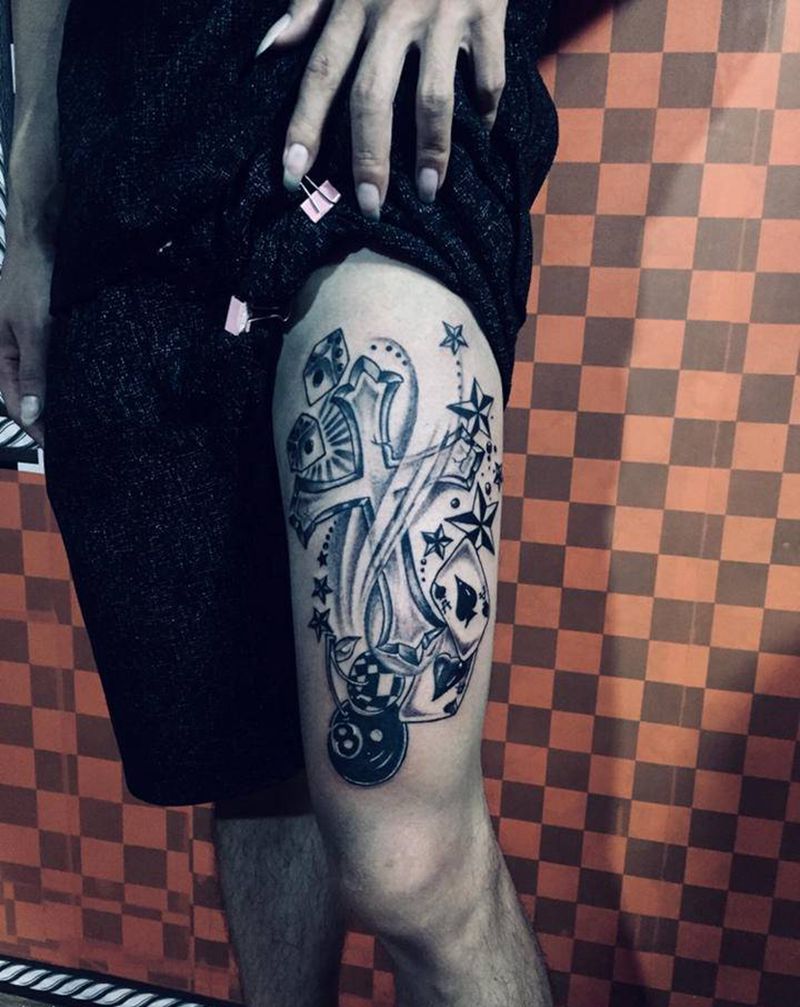 十字架纹身图片_腿部纹身图案