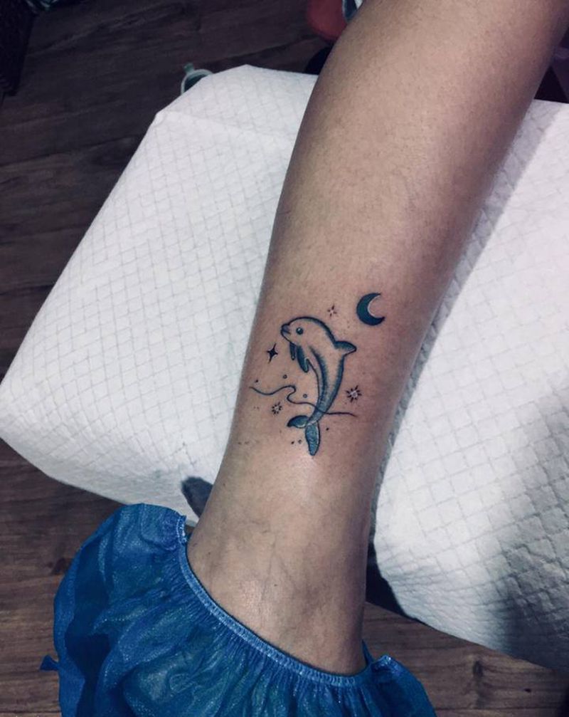 海豚纹身图片_腿部纹身图案