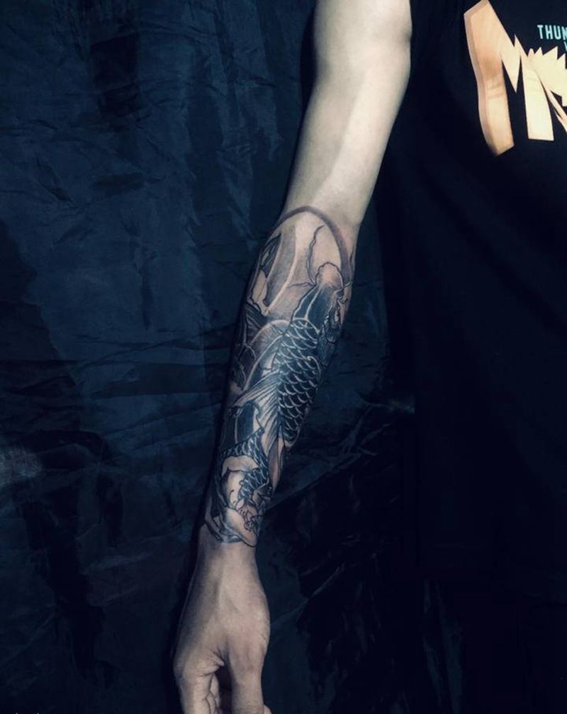 鲤鱼这是一个遮盖纹身图片_手臂纹身图案