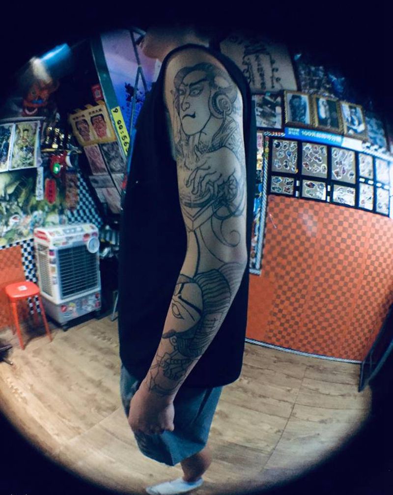 顾客自带彫元稿线条恢复第10天纹身图片_手臂纹身图案