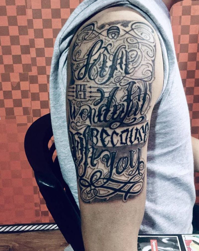 大臂奇卡诺纹身图片_手臂纹身图案