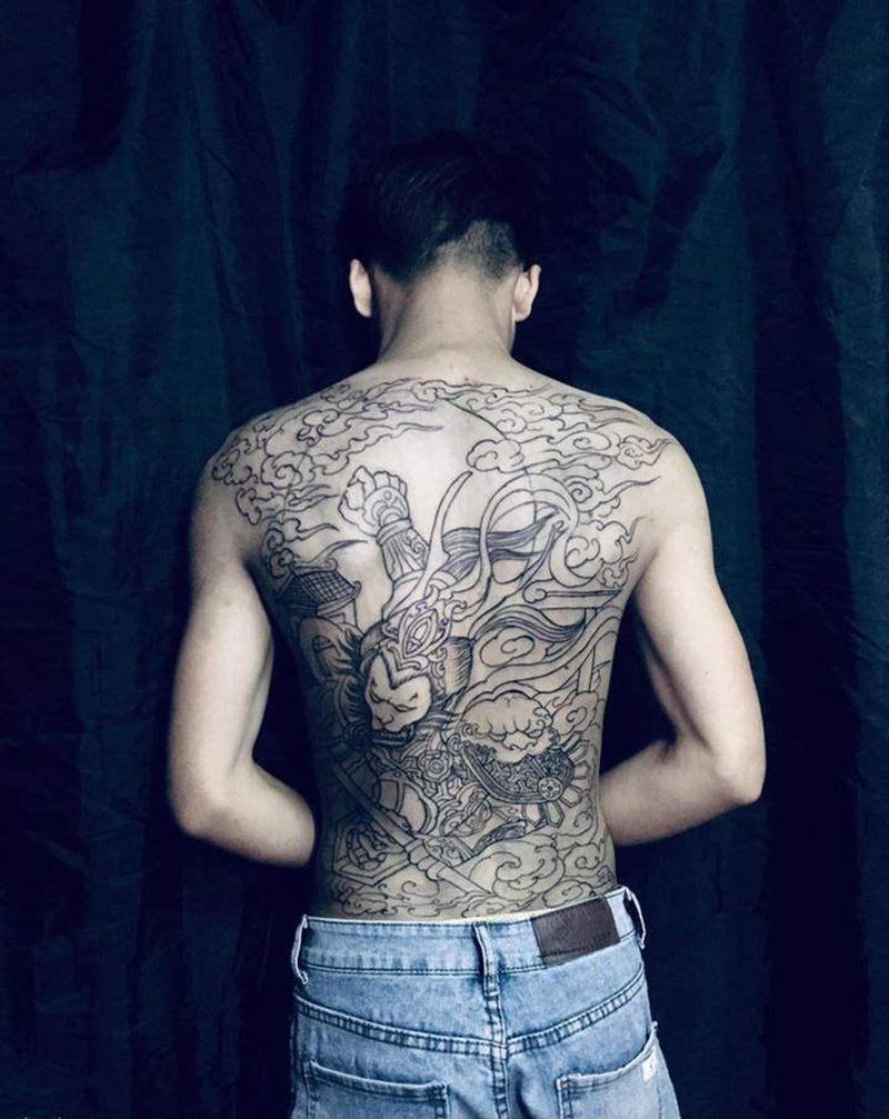 大圣满背线条纹身图片_背部纹身图案