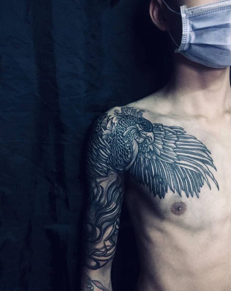 凤凰半胛纹身图片_手臂胸部纹身图案
