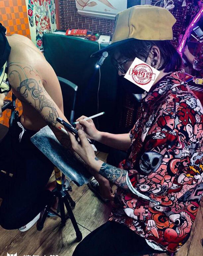 一条手下来又是四五千纹身图片_手臂纹身图案