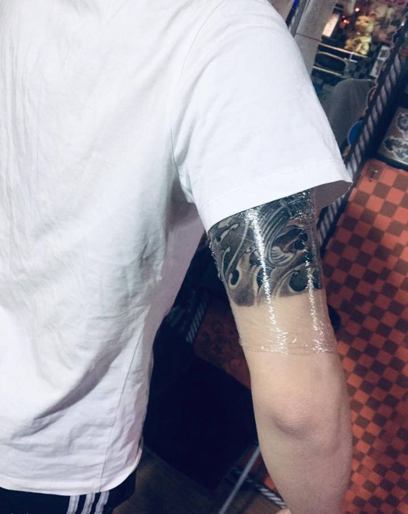 包膜纹身图片_手臂纹身图案