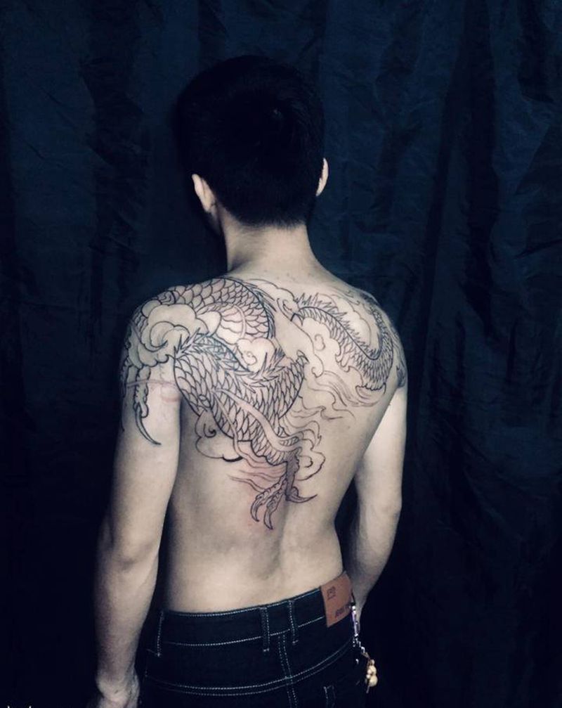 披肩龙纹身图片_背部胸部纹身图案