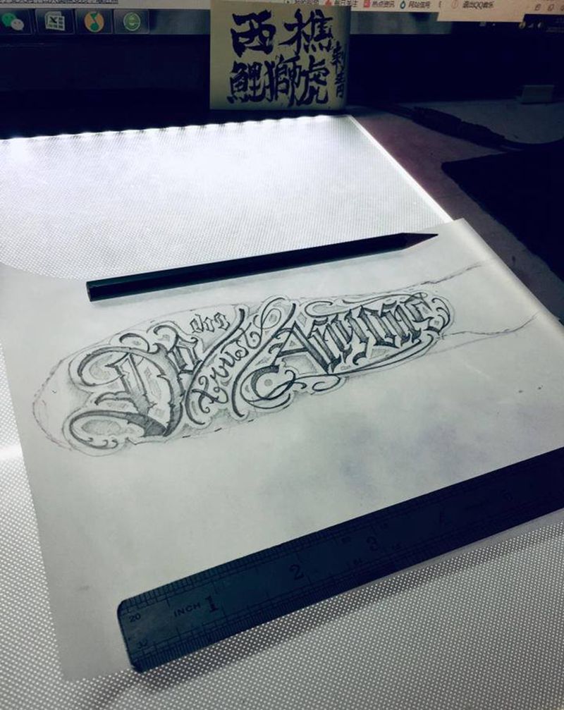 奇卡诺  顾客名字之类纹身图片_手臂纹身图案