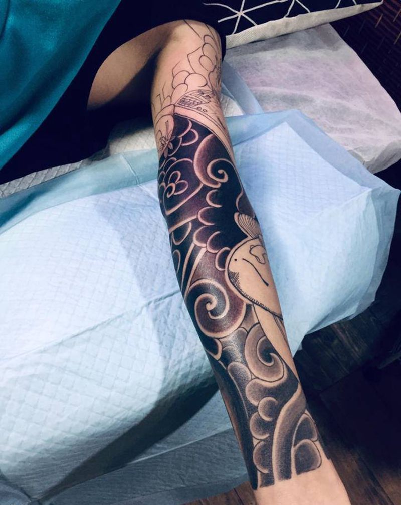 花臂背景下次继续纹身图片_手臂纹身图案