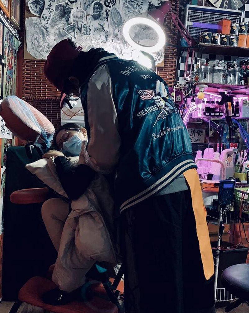 日常加班纹身图片_肩部纹身图案