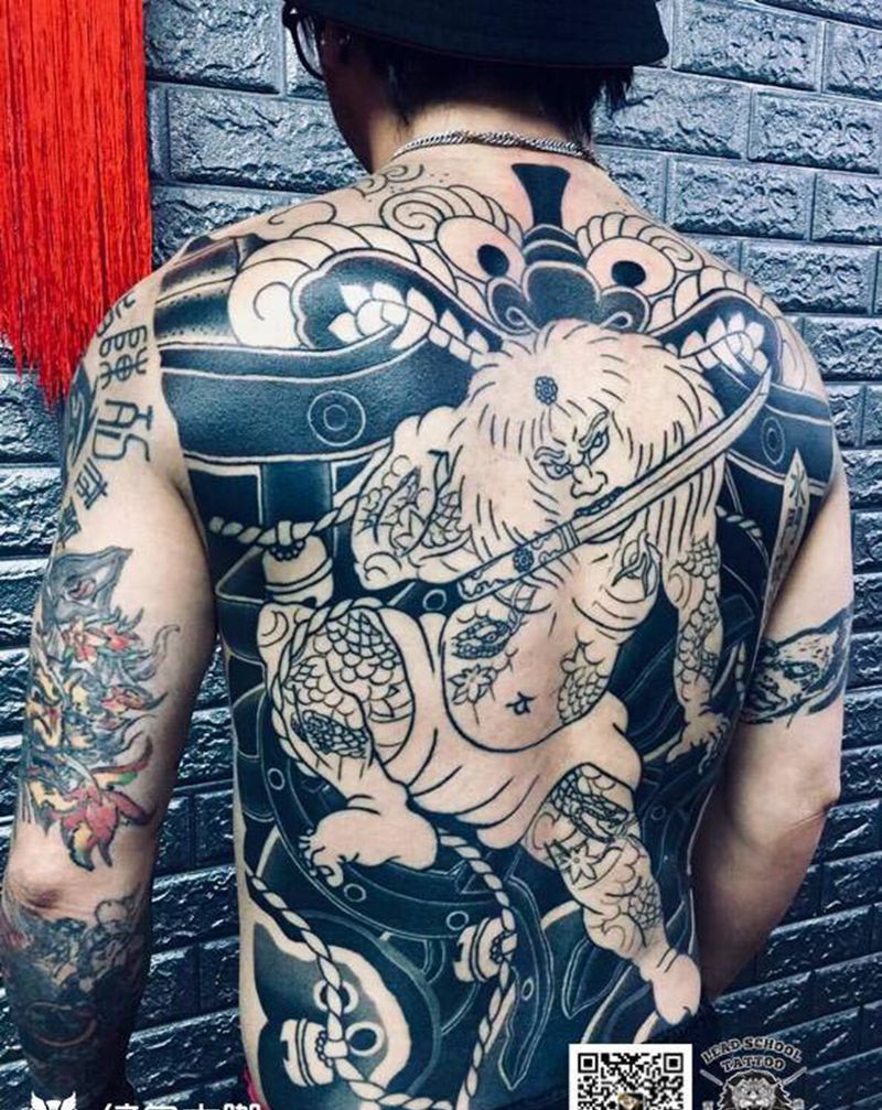 天天扎人现在到自己被扎了爽纹身图片_背部纹身图案