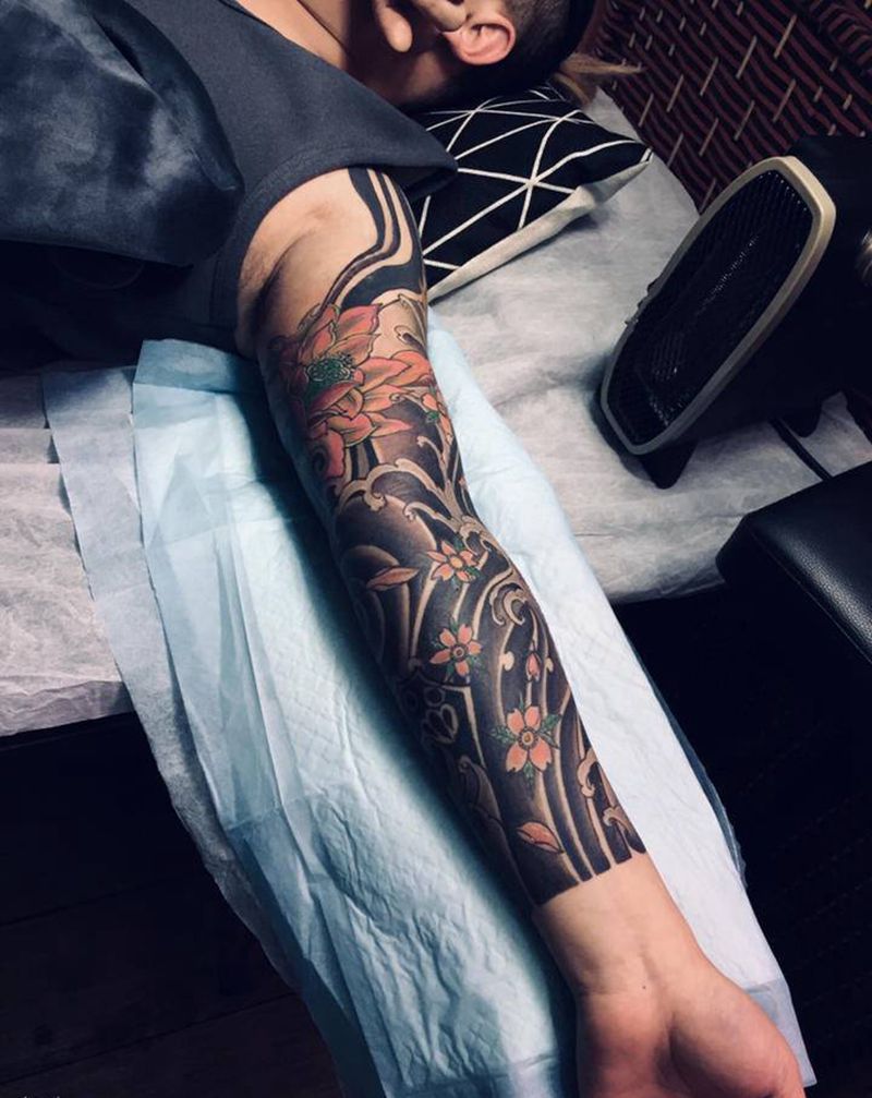 小臂在结痂纹身图片_手臂纹身图案