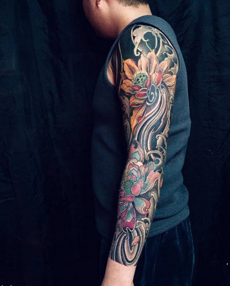 花臂在结痂等待恢复纹身图片_手臂纹身图案