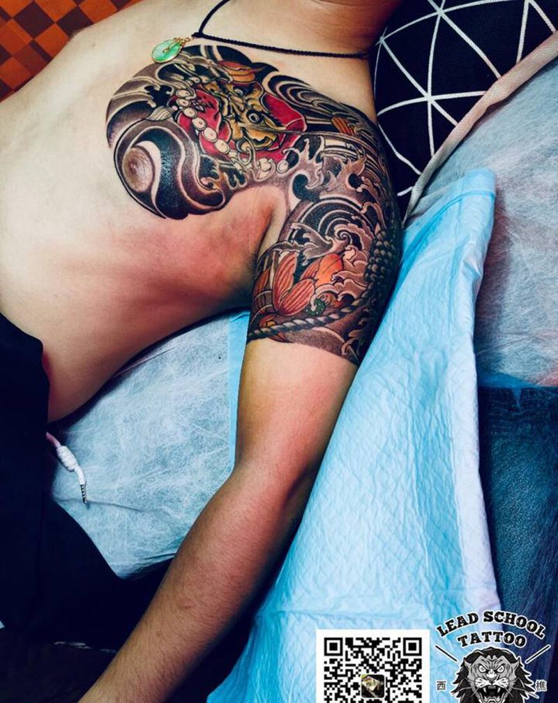 半胛部分还在结痂纹身图片_手臂胸部纹身图案