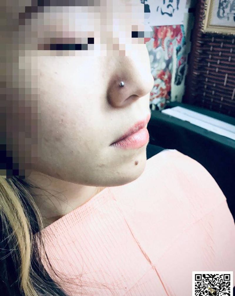 美女鼻钉纹身图片_手臂纹身图案
