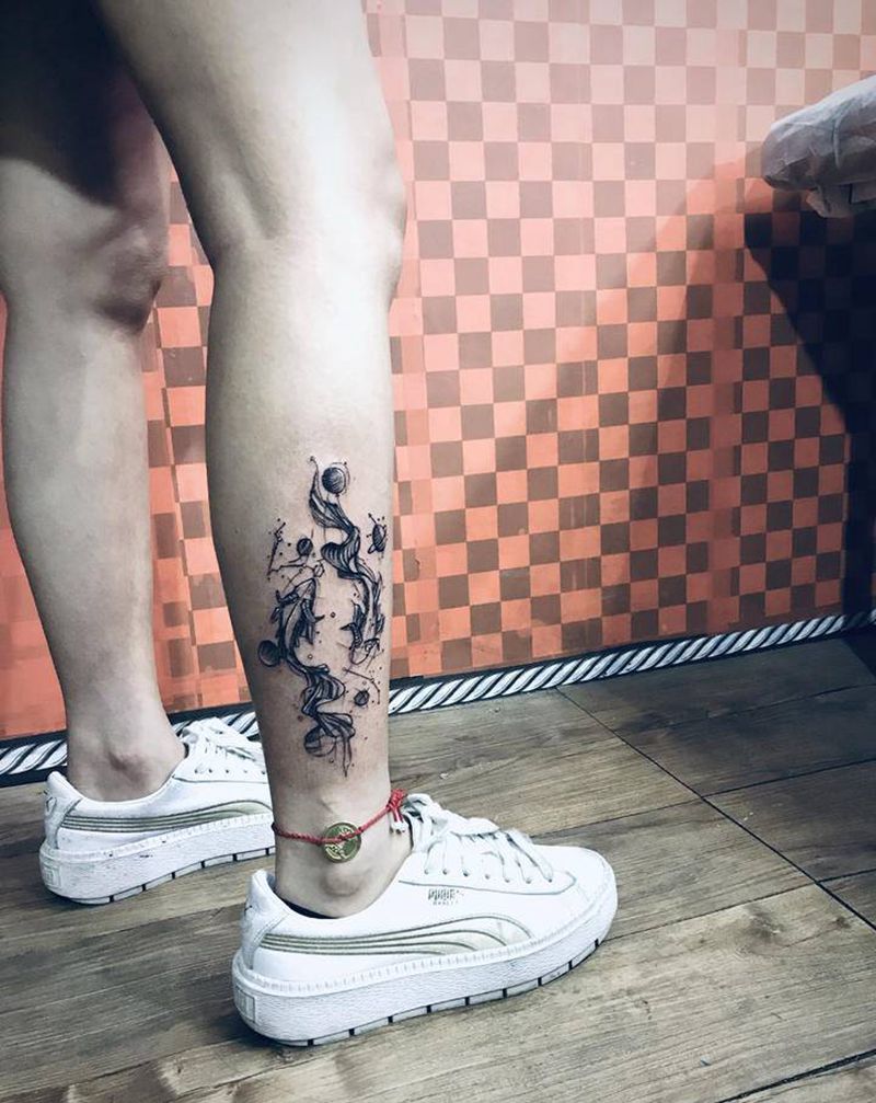 美女小腿双鱼座纹身图片_腿部纹身图案